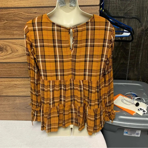 Maurice’s brown plaid baby doll style size small top long sleeve ties on sleeves - Picture 4 of 9